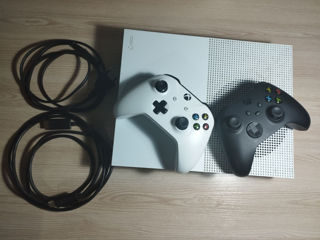 Vand Xbox one s 1T + 2 controlere + 2 jocuri