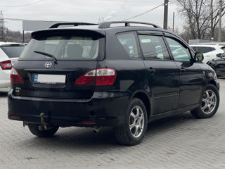 Toyota Avensis Verso foto 3