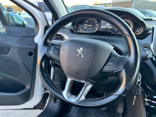 Peugeot 208 foto 9