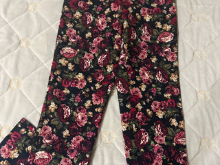 Pantaloni clasici florali Stradivarius!