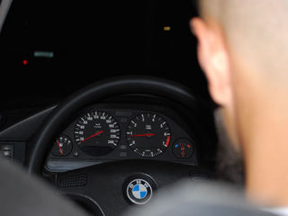 BMW 5 Series foto 3