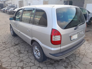 Opel Zafira foto 2