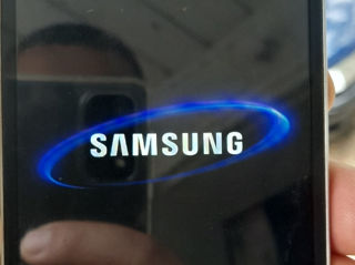 Samsung gran dus 2 are 2 sim. Batariea ține mult.
