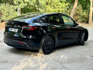 Tesla Model Y foto 8