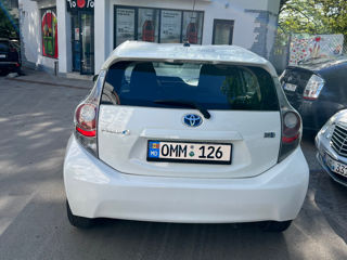 Toyota Prius c foto 6