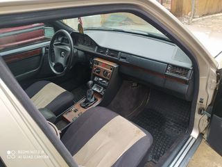 Mercedes Series (W124) foto 3