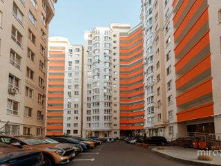 Apartament cu 2 camere, 81 m², Centru, Chișinău foto 2