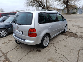 Volkswagen Touran foto 4