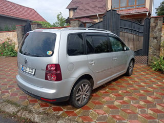 Volkswagen Touran foto 9