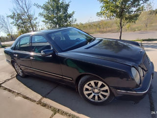 Mercedes E-Class foto 8