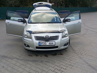 Toyota Avensis foto 2