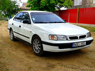 Toyota Carina foto 1