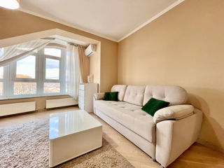 Se închiriază apartament cu 1 odaie și living! foto 2