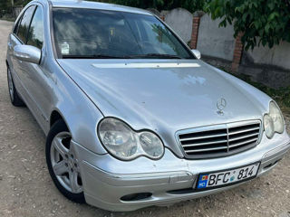 Mercedes C-Class foto 2