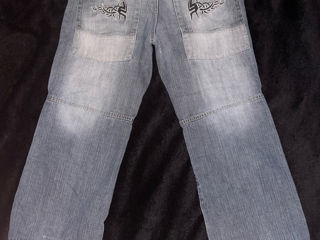 Широкие джинсы с нашивками