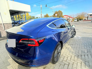 Tesla Model 3 foto 4