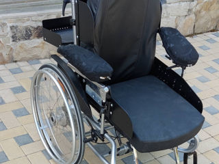 Инвалидная коляска не складная.