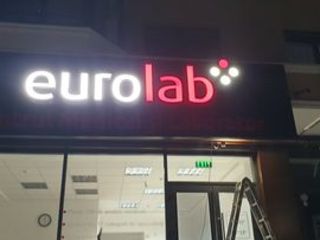 Publicitate exterioara, litere in volum cu lumina si fara lumina, lightbox la pret convenabil!