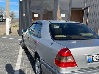 Mercedes C-Class foto 7