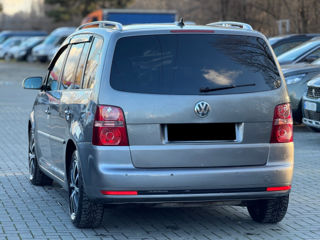 Volkswagen Touran foto 3