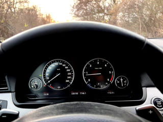 BMW 5 Series foto 14