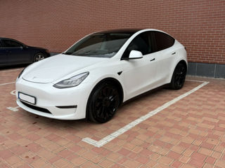 Tesla Model Y foto 3