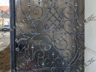 Перила, ворота, заборы, решётки, козырьки, металлические  двери  и другие изделия из металла.