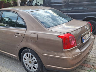 Toyota Avensis foto 1