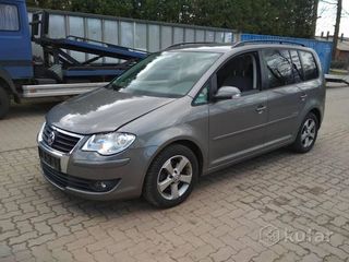 Volkswagen Touran foto 1