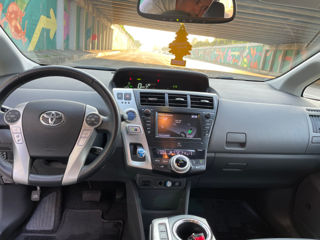 Toyota Prius v foto 5