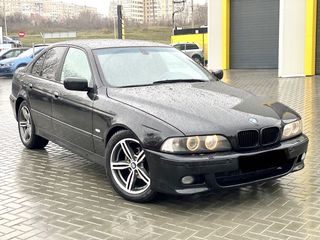 BMW 5 Series foto 1