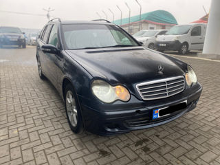 Mercedes C-Class foto 2