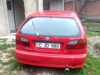 Nissan Almera foto 1