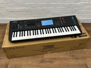 Akai Advance 49 (made in Taiwan). Yamaha MoDX 6+ (Montage) foto 7
