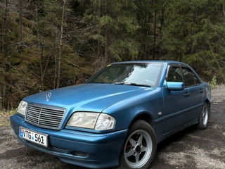 Mercedes C-Class foto 3