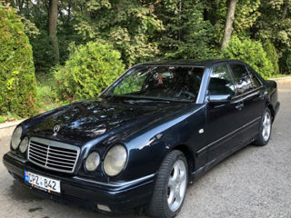 Mercedes E-Class foto 1