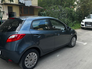 Mazda 2 foto 2