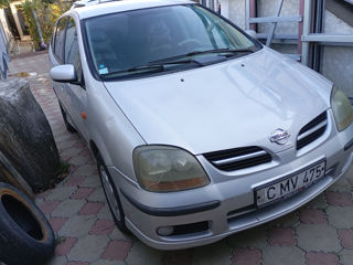 Nissan Almera Tino foto 2