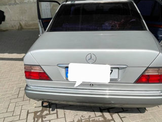 Mercedes Series (W124) foto 2