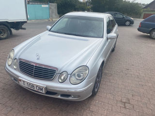 Mercedes E-Class foto 1