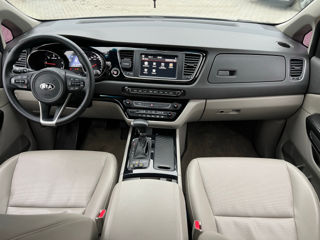 KIA Carnival foto 8