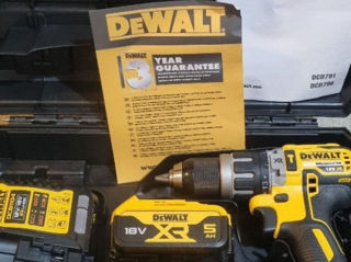 Шуруповёрт  Dewalt  dcd 796p2t Brushless foto 2