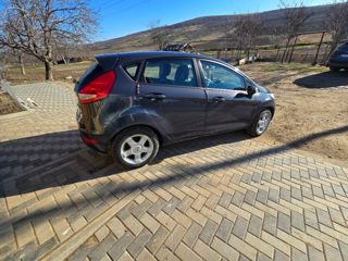 Ford Fiesta foto 9