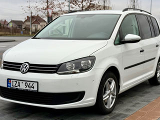 Volkswagen Touran foto 2