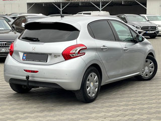 Peugeot 208 foto 3