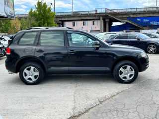 Volkswagen Touareg foto 1