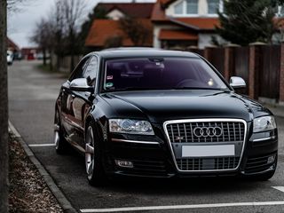 Audi S8 foto 1