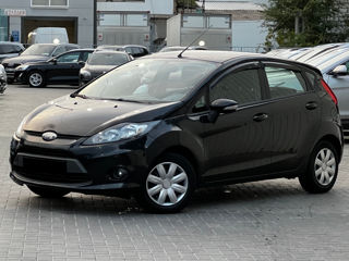 Ford Fiesta foto 1