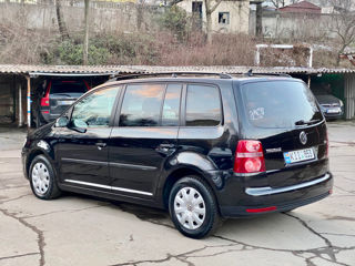 Volkswagen Touran foto 5