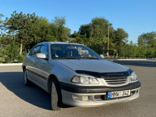 Toyota Avensis foto 2